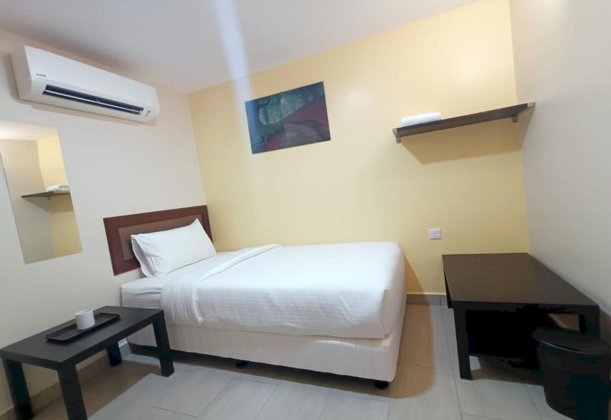 Capital O 90897 Island City Hotel George Town Kültér fotó