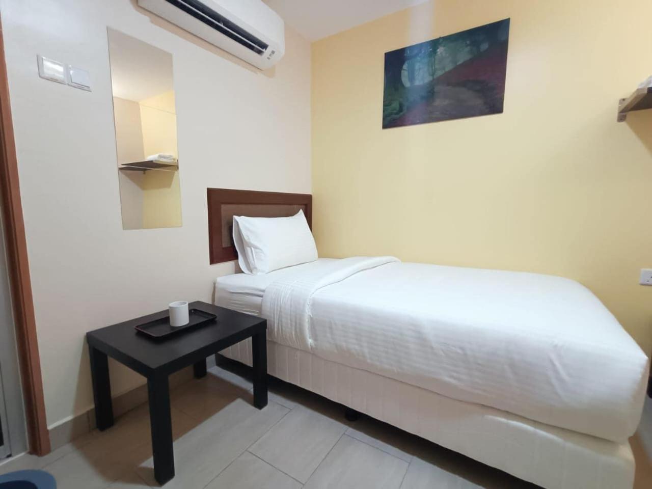Capital O 90897 Island City Hotel George Town Kültér fotó
