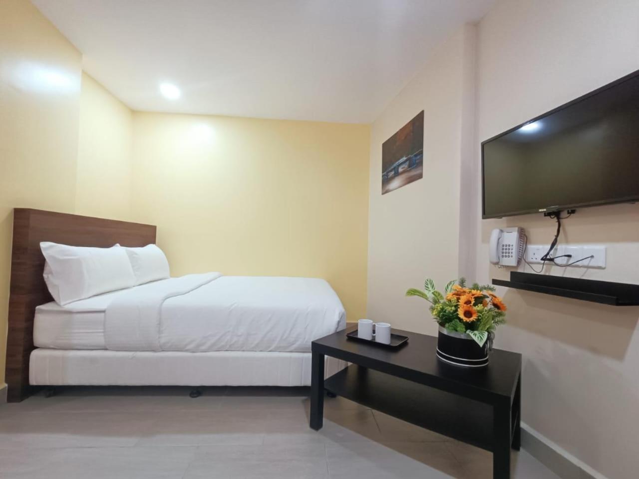 Capital O 90897 Island City Hotel George Town Kültér fotó