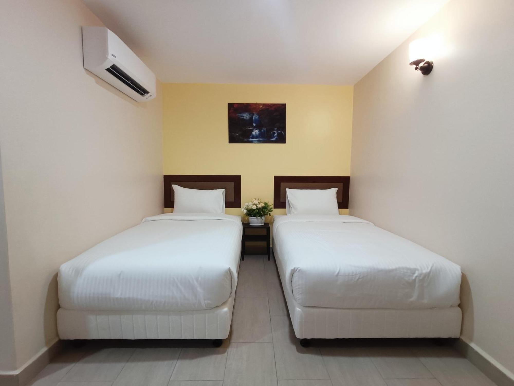 Capital O 90897 Island City Hotel George Town Kültér fotó