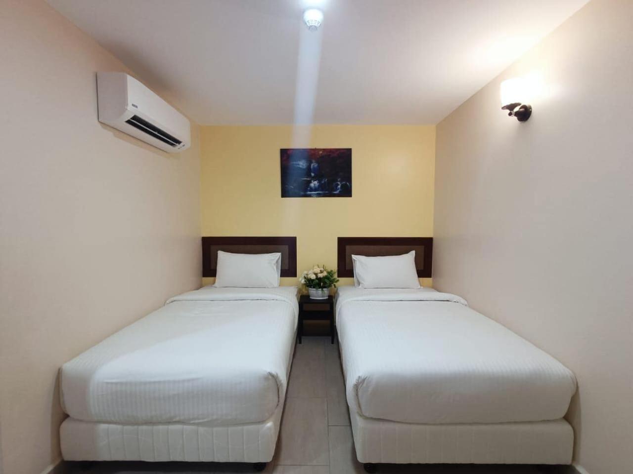 Capital O 90897 Island City Hotel George Town Kültér fotó