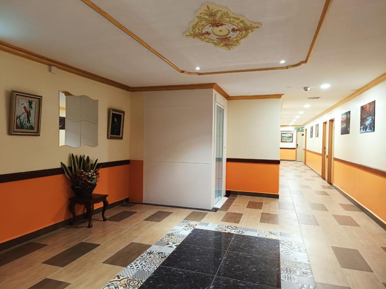 Capital O 90897 Island City Hotel George Town Kültér fotó