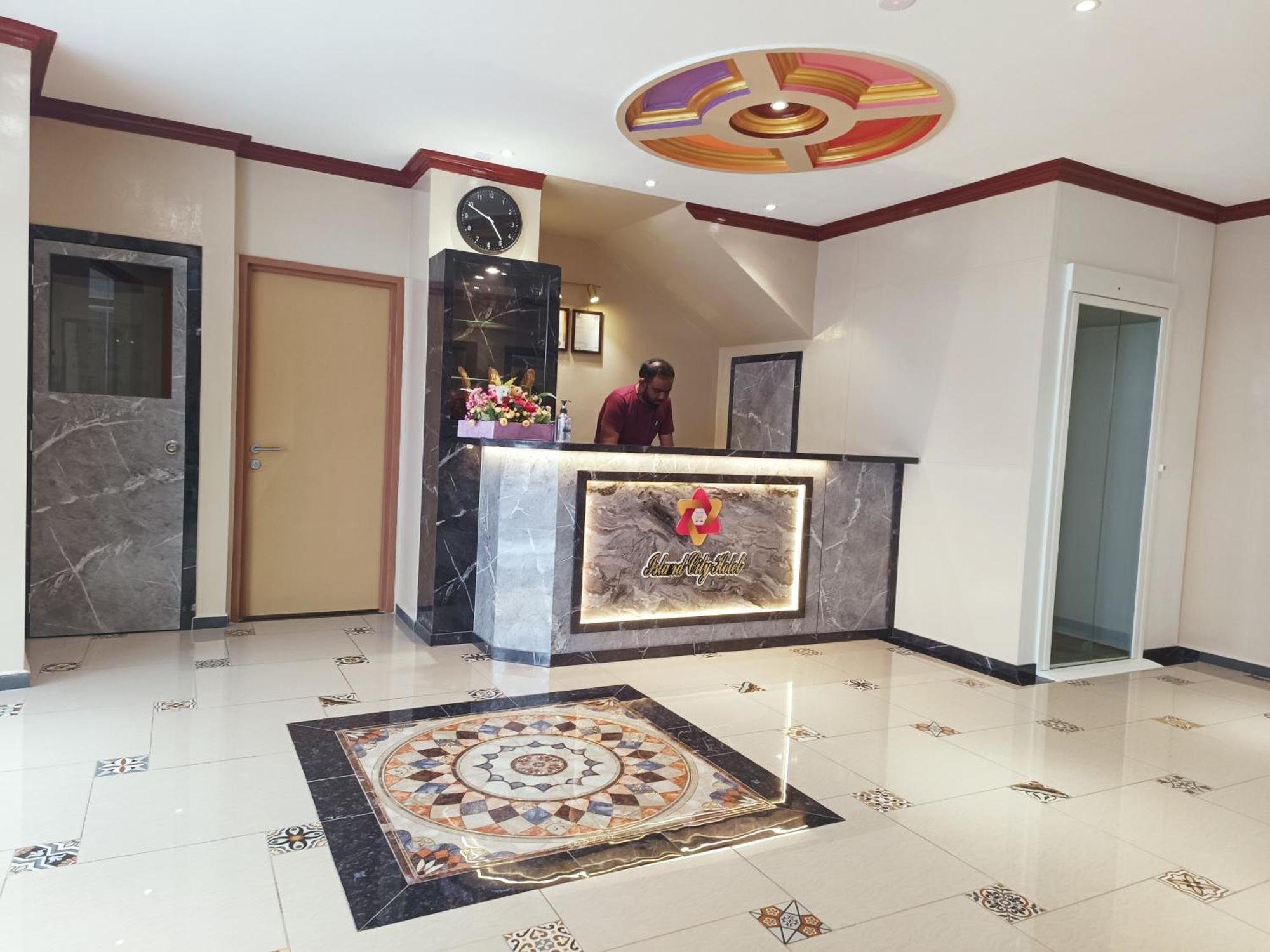 Capital O 90897 Island City Hotel George Town Kültér fotó