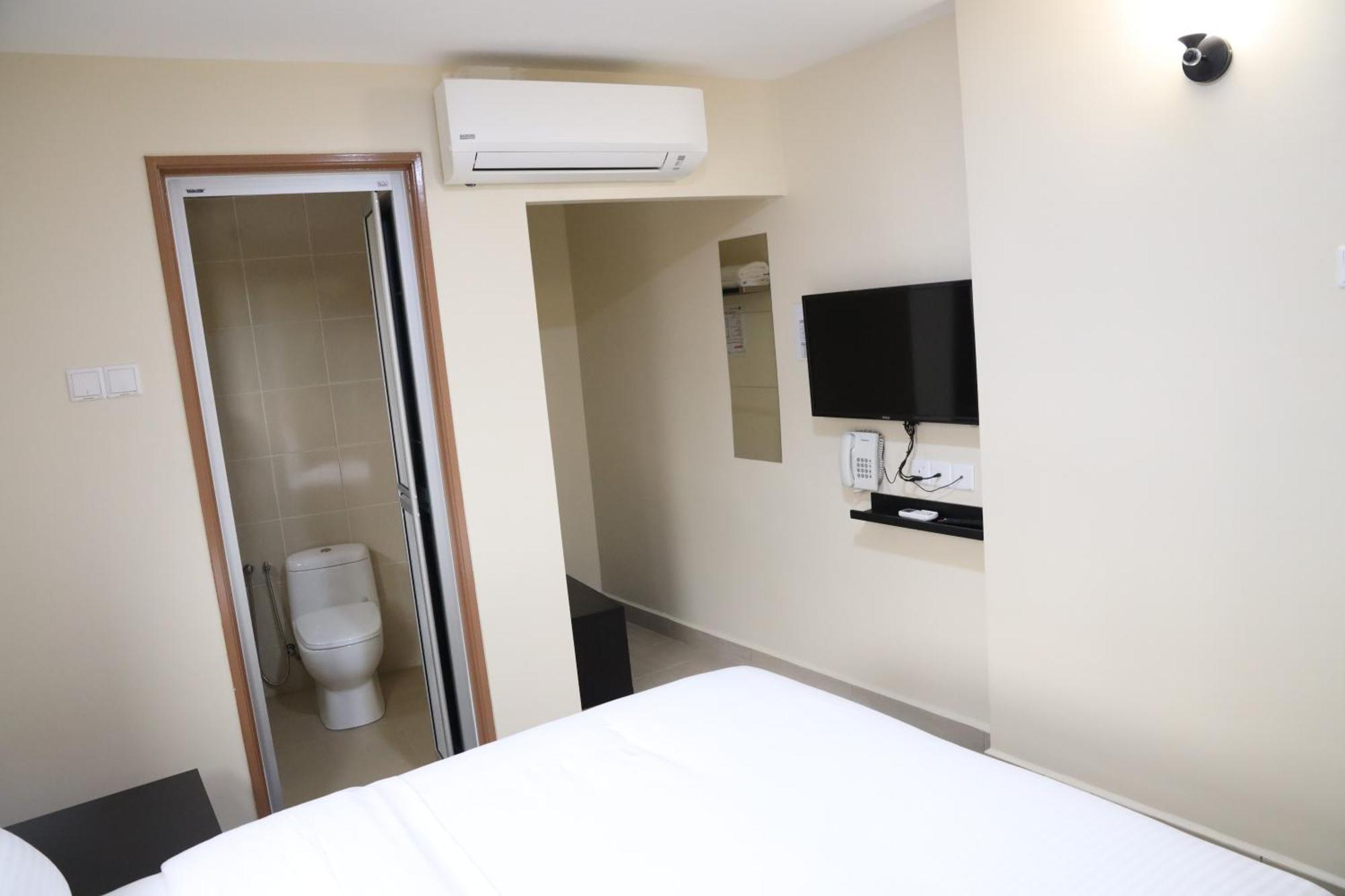 Capital O 90897 Island City Hotel George Town Kültér fotó