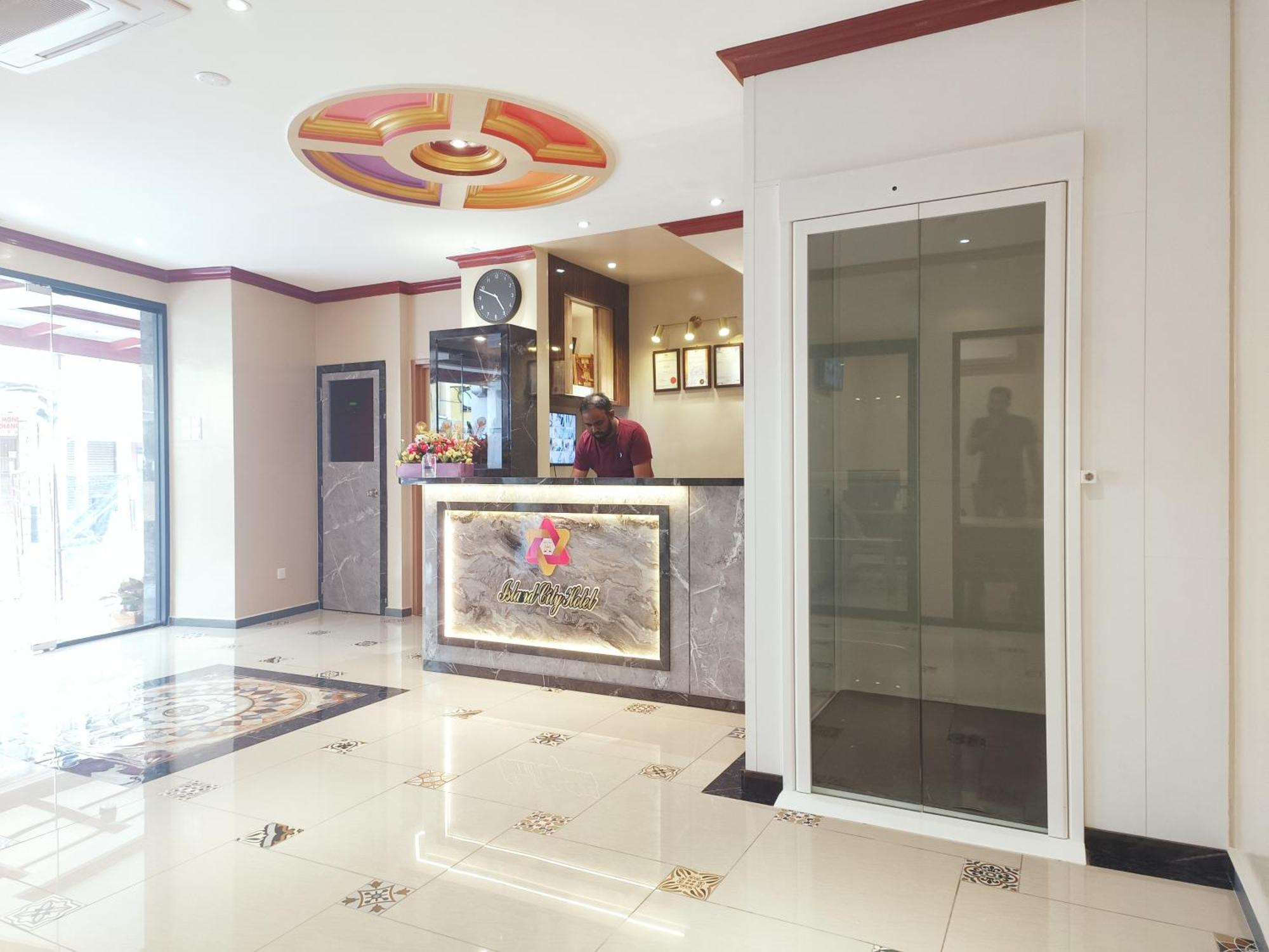 Capital O 90897 Island City Hotel George Town Kültér fotó